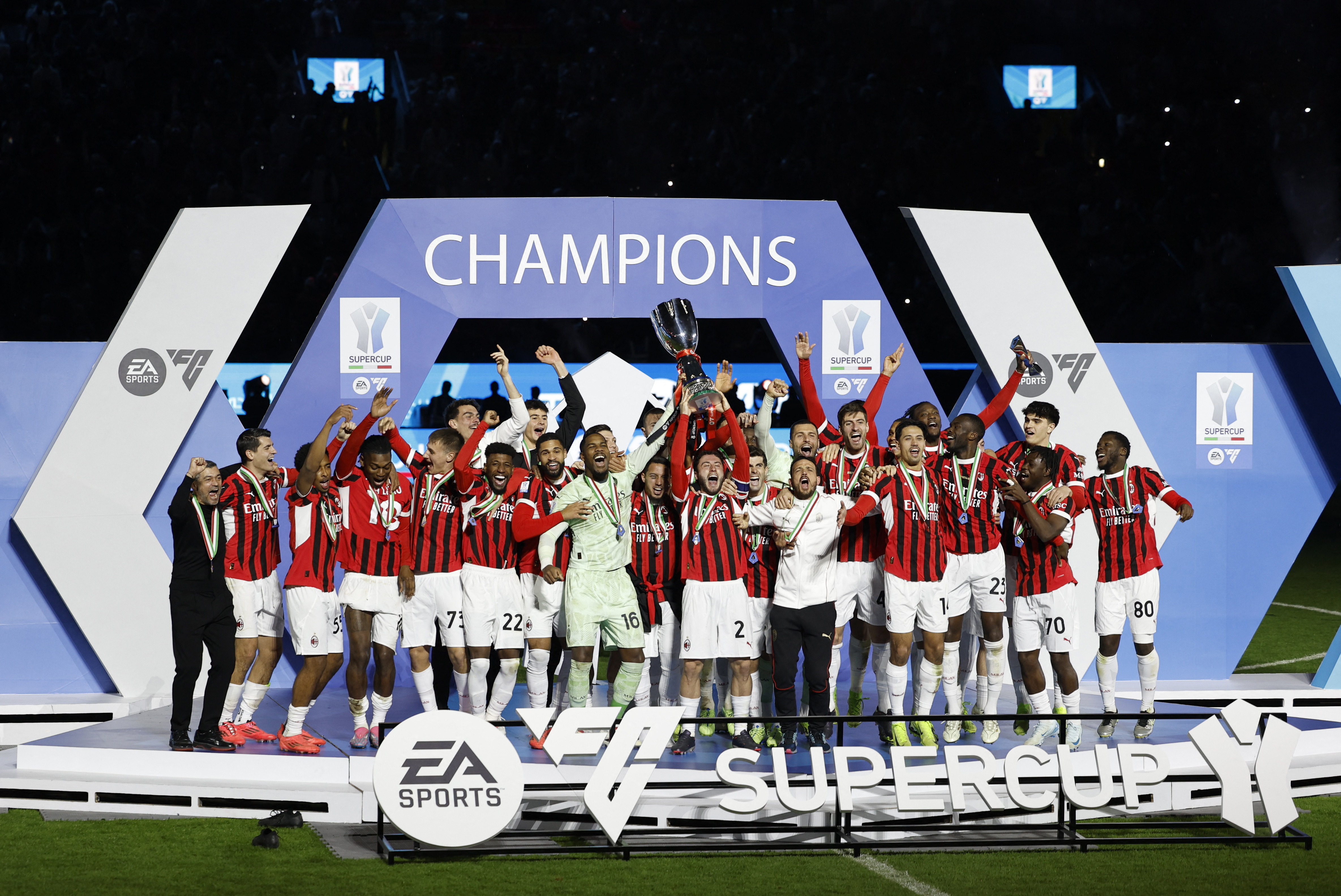 九游体育app下载-关于米兰德比：AC米兰客场力克国际米兰夺胜的信息