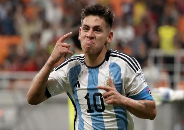 九游体育在线-南美洲一球员在赛场上表现失常的简单介绍