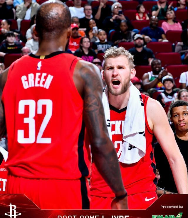 九游体育app-火箭客场击败猛龙，全队士气高昂