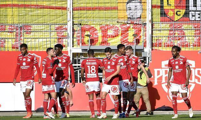 瓦朗斯主场逼平里昂，争取保级成功