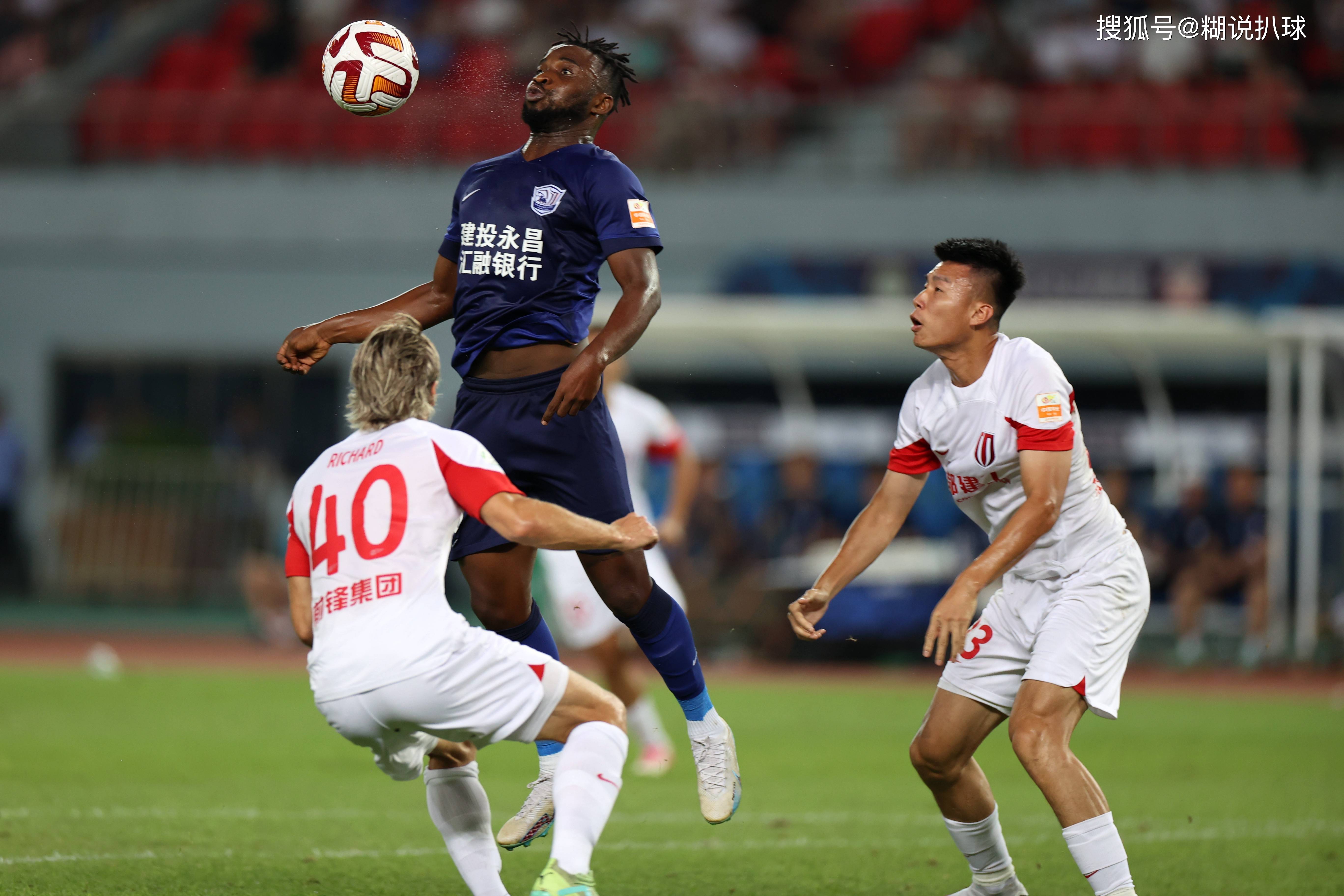 中超比赛胜负交织，悬念迭现