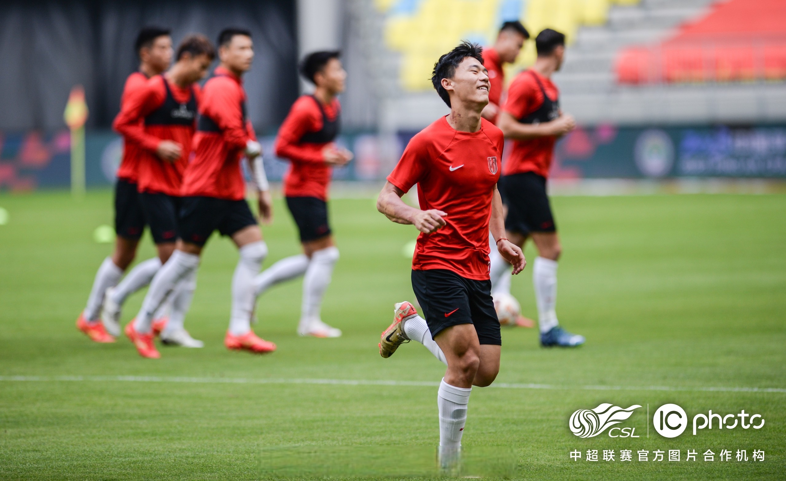 中超比赛前球队队长发布赛前动员演讲