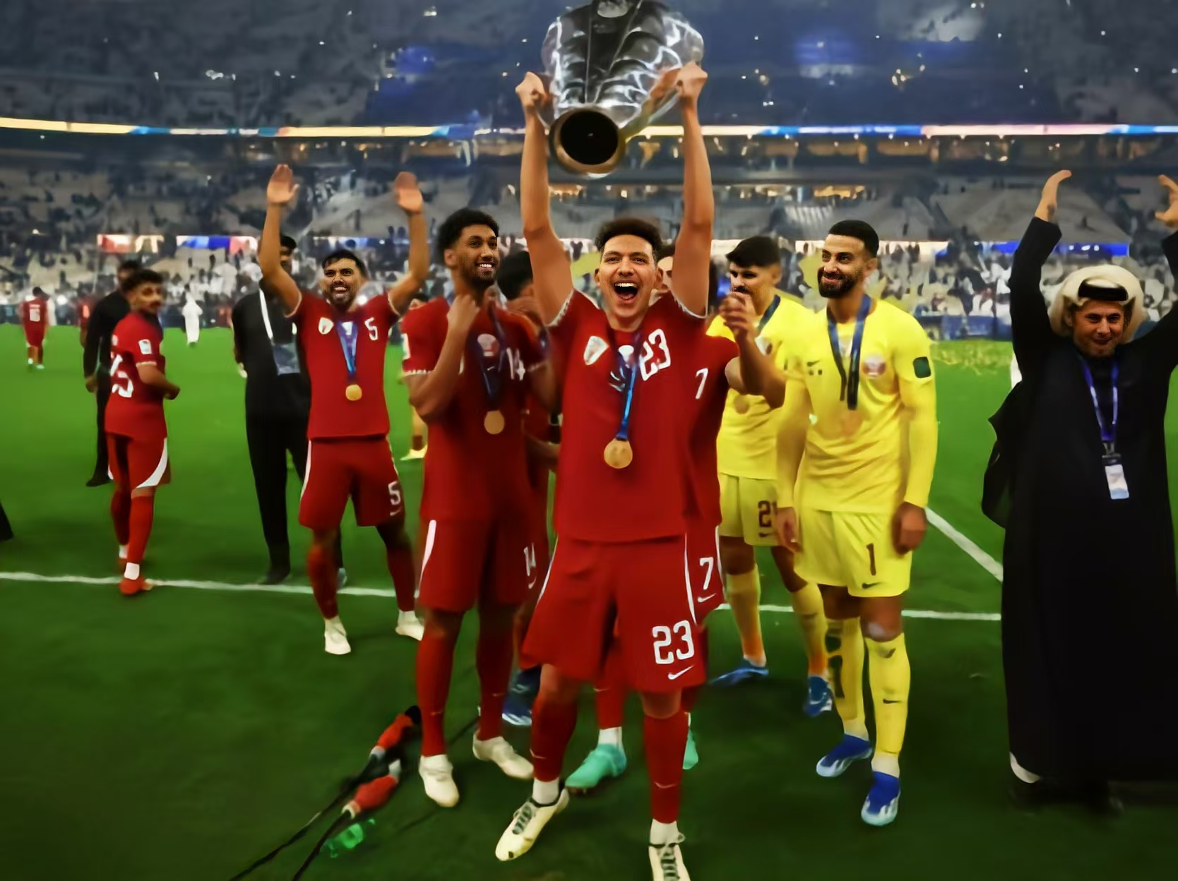 亚洲足球强队集结备战，冠军奖杯呼之欲出