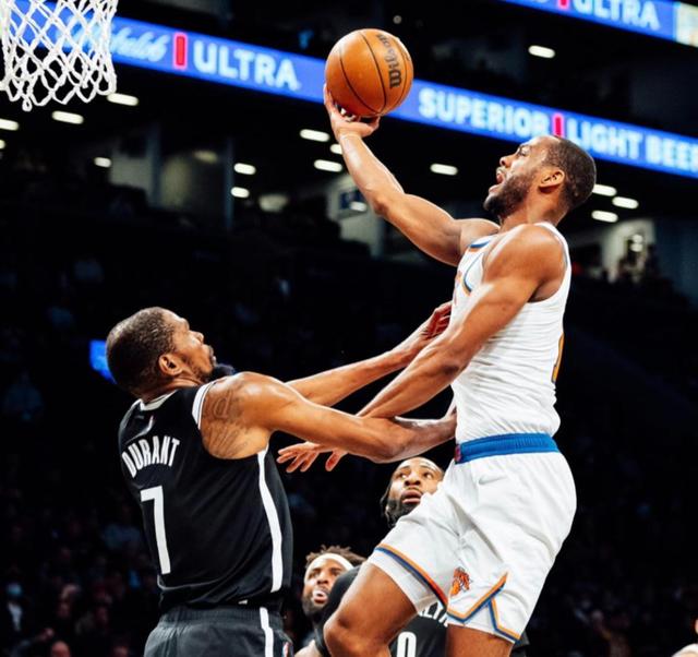 九游体育登录-关于篮网外援连续得分，助球队取得关键胜利的信息