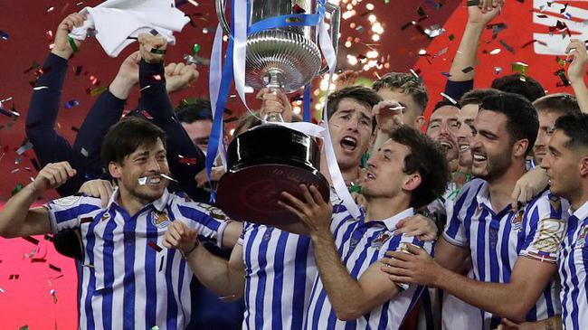 包含皇家社会全队备战，志在向前追赶冠军梦的词条