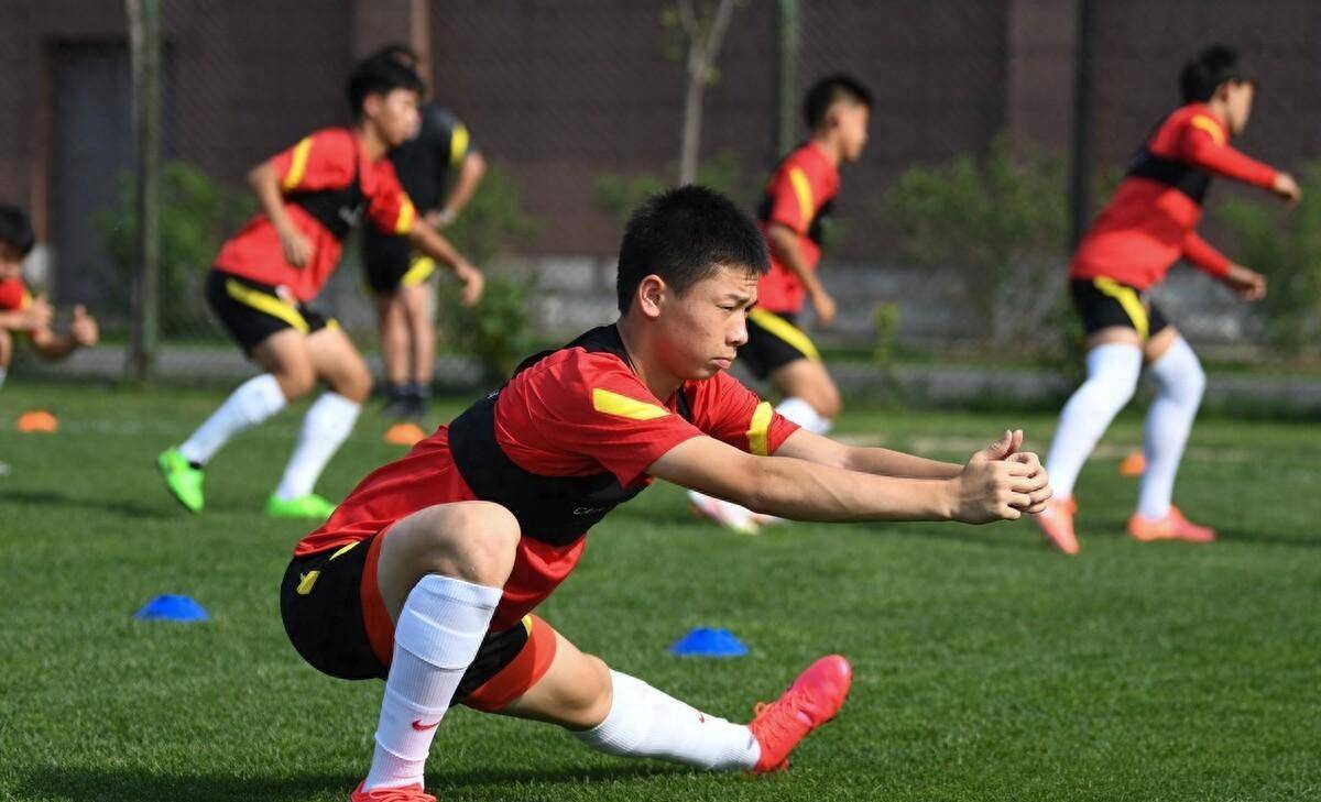 九游体育网页版入口-关于足球赛场上火爆比拼，球员战术高超的信息