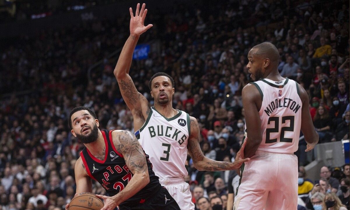 九游体育中国官网-雄鹿内线欢喜起舞，打破对手防线