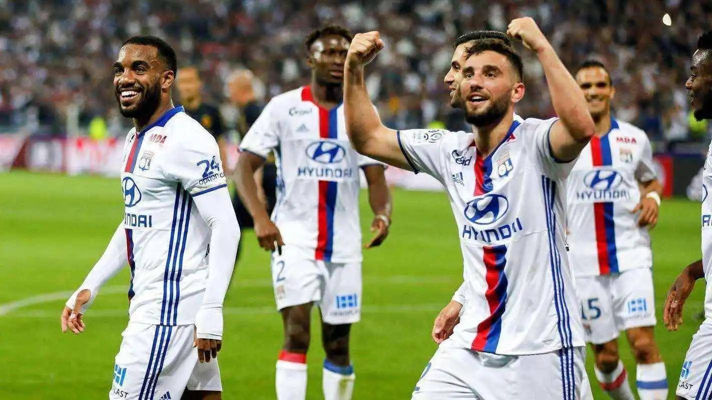 包含冰岛队赢得一仗，已跻身欧锦赛行列的词条