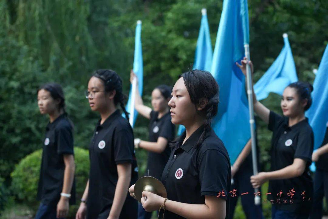 关于社区巡游队主场胜利，斩获珍贵三分的信息