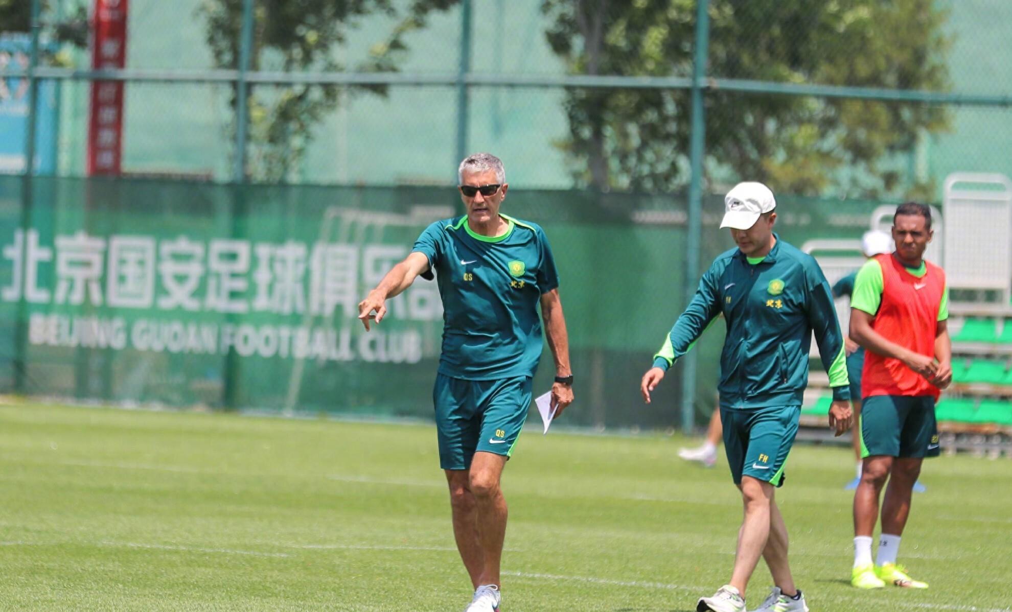 九游体育app-足球联赛中赛程紧密，球队备战态势良好