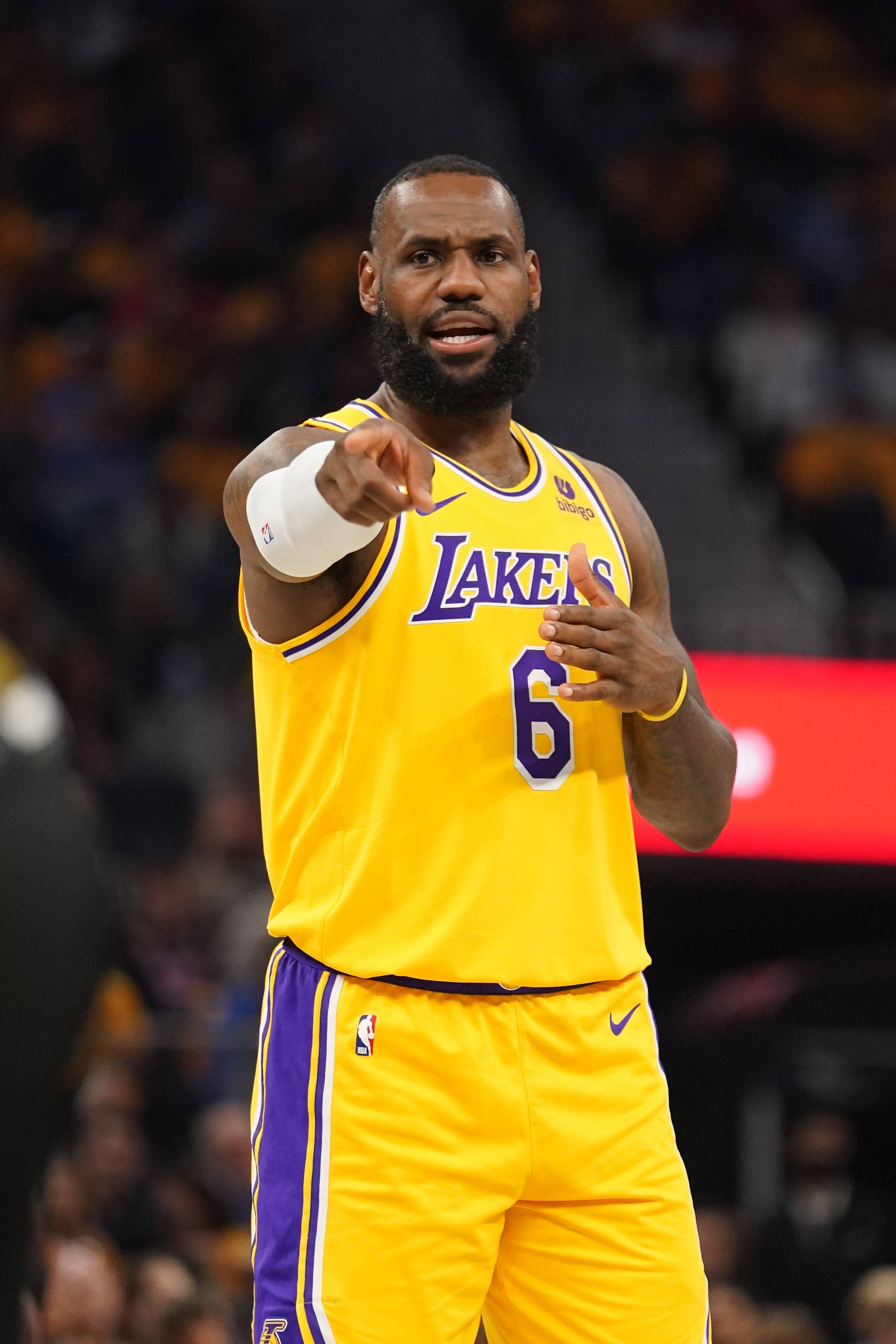 NBA新赛季开幕战：湖人对阵凯尔特人，巅峰对决