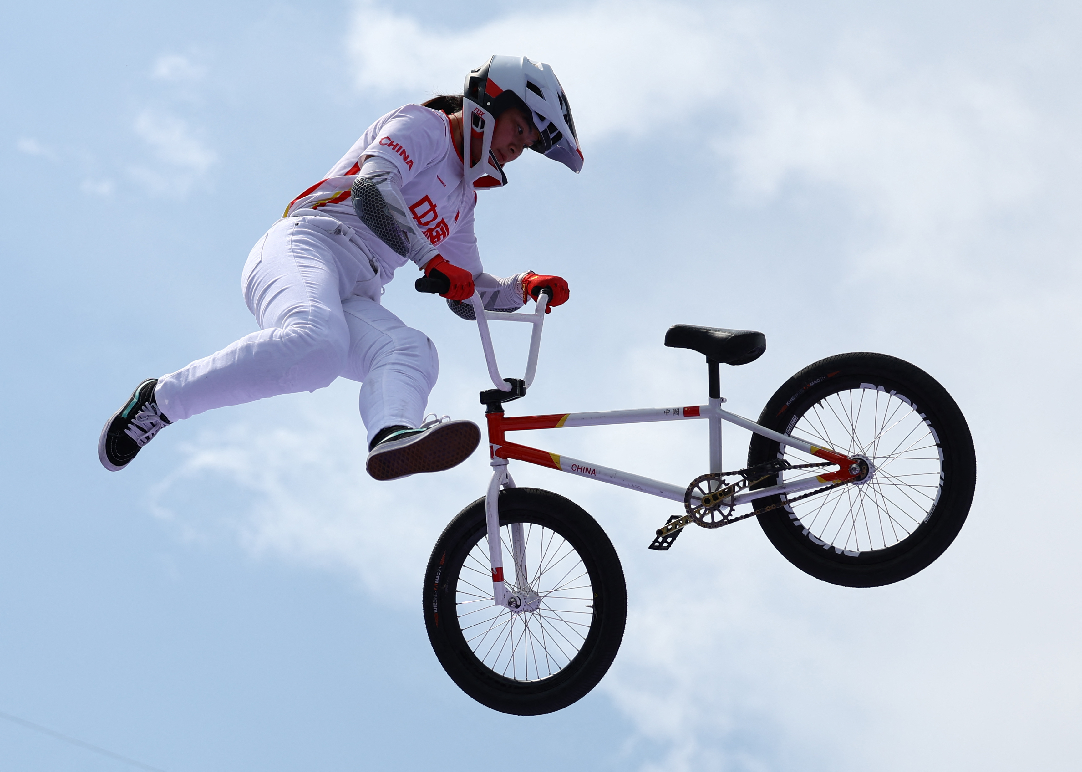 关于竞争激烈！运动员斗志昂扬争第一的信息