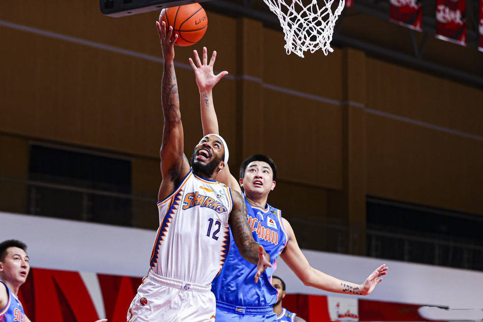 包含贵州男篮逆袭大胜，展现出色实力的词条