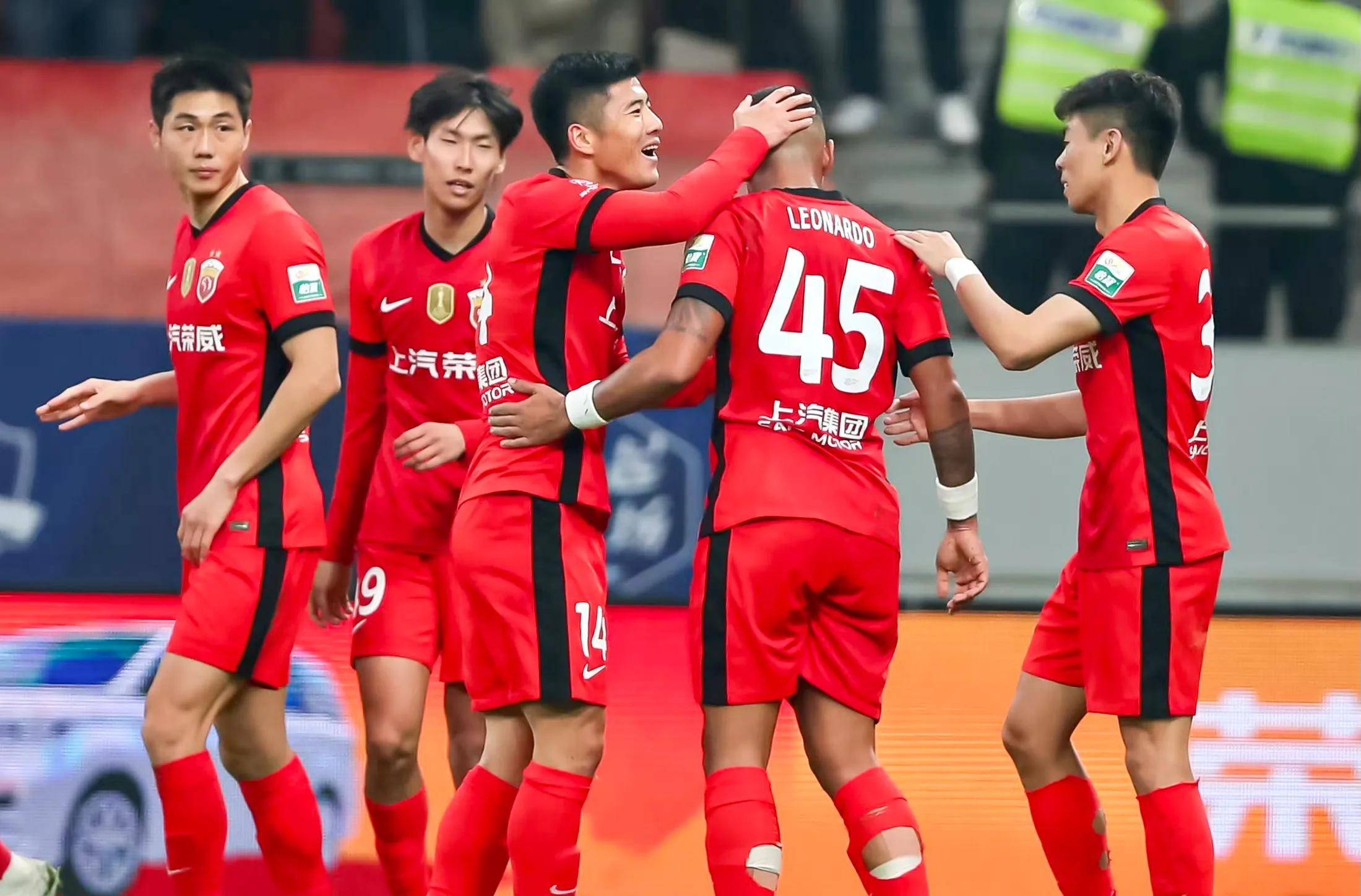 九游体育中国官网-包含上海德比赛场激烈对决，上港最终取胜的词条
