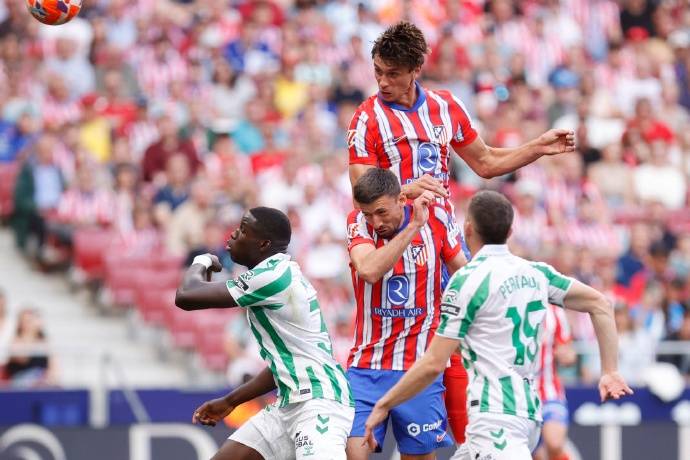 包含马德里竞技在主场击败对手，获得胜利的词条