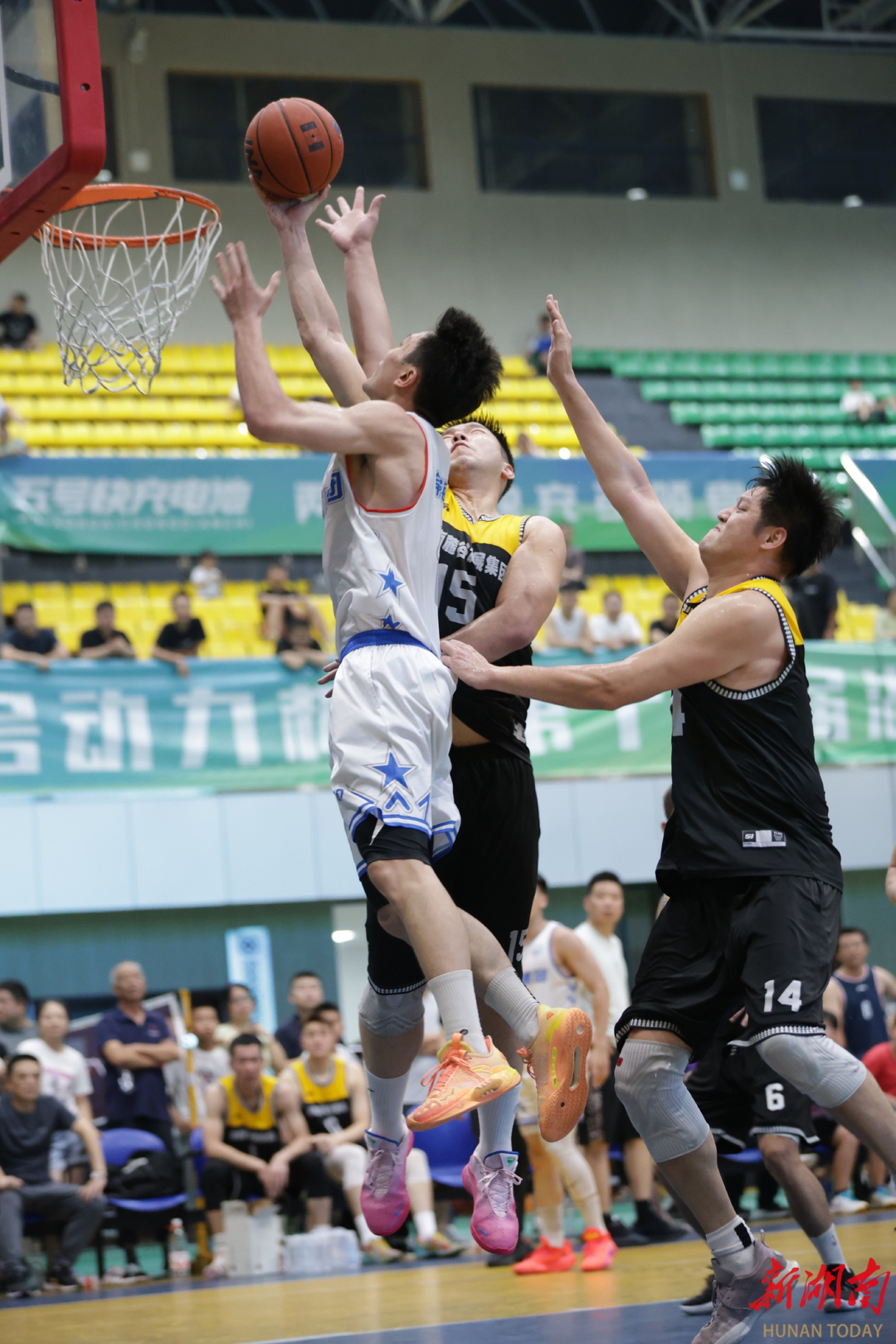 湖南男篮成功击败河北队，取得胜利