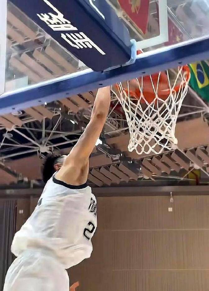 九游体育-青年篮球锦标赛激发新希望，新生代球员崭露头角的简单介绍