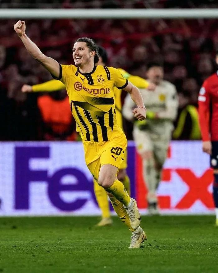 九游体育官网-大黄蜂防线脆弱，多特蒙德主帅急需调整的简单介绍