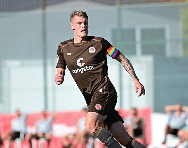 霍芬海姆主场遭遇连败，主帅宣布暂停合同的简单介绍