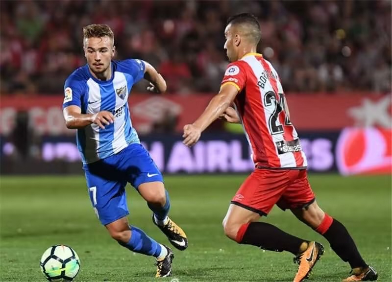 包含格拉纳达客场对阵皇家社会，实力对抗的词条