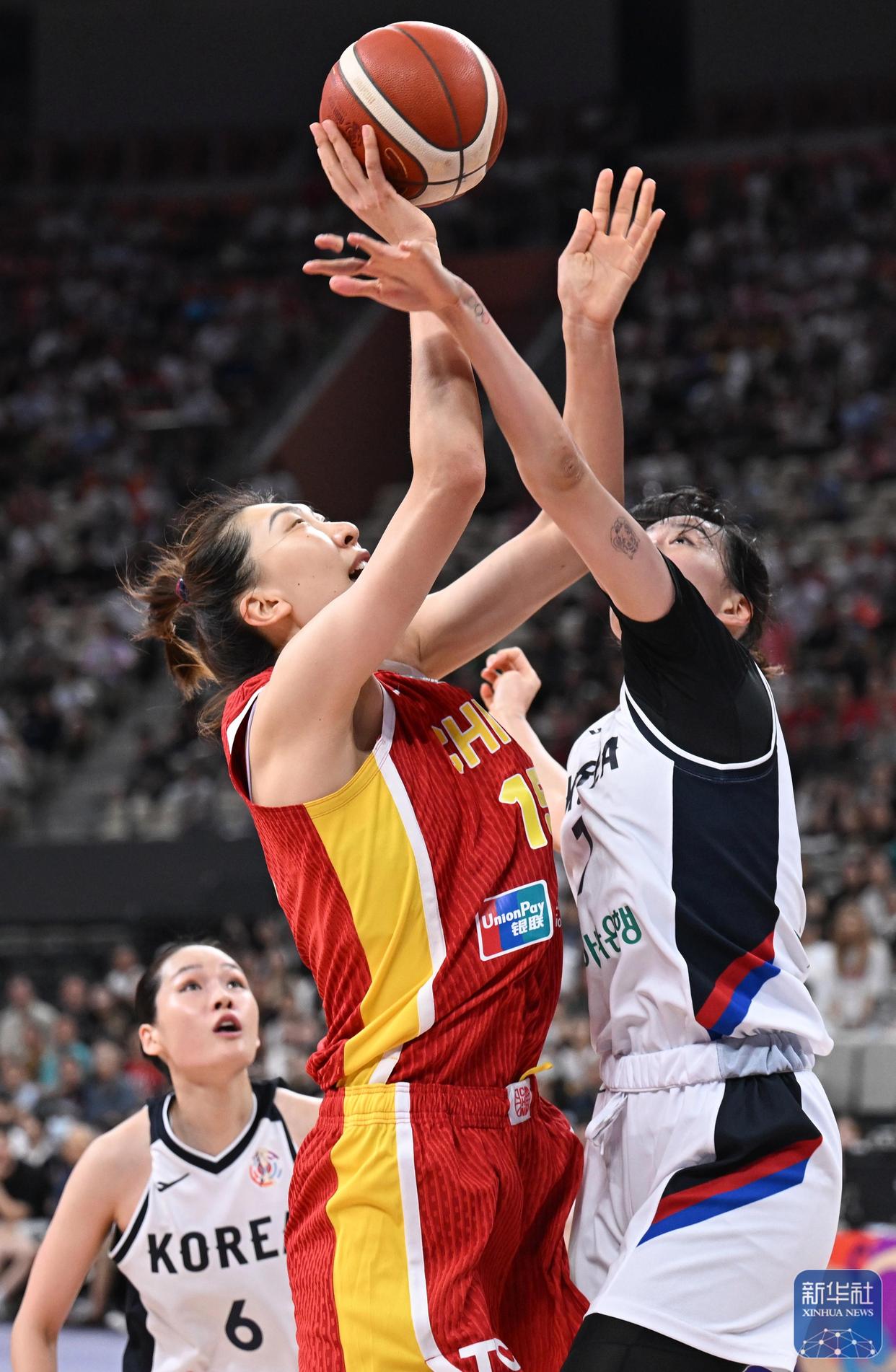 亚洲女队在国际比赛中取得胜利