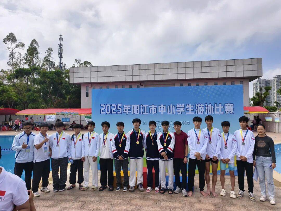 九游体育网页版-游泳选手风雨无阻，勇夺桂冠的简单介绍